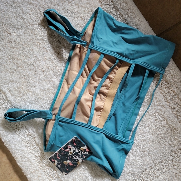 KORTNI JEANE: Caribbean Blue Latterback NWT - Picture 2 of 5